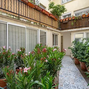 Apartment Pied A Terre Arts Et Metiers France